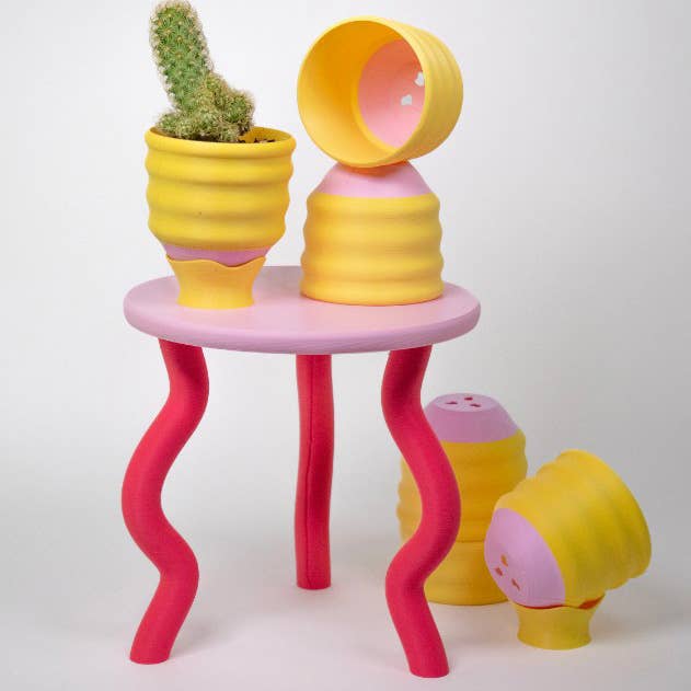 Wavy Plant Stand: Red + Pink